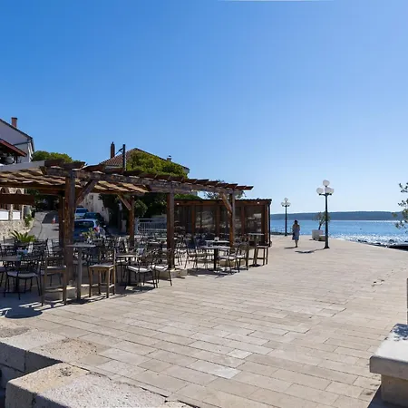 Skroco-4 By Interhome * מסלניקה